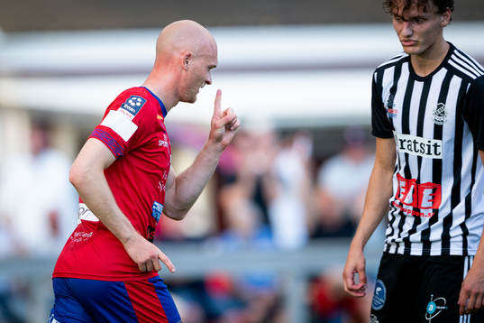 Tvååkers Viktor Nilsson jublar