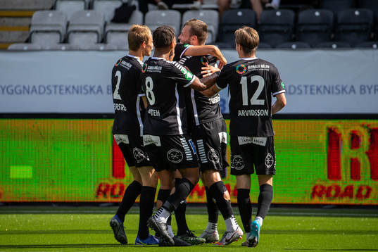 Brages Niklas Söderberg jublar med lagkamrater