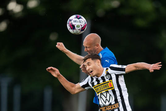 Bläddra bland fler bilder av Fotboll, Superettan, Halmstad - Landskrona