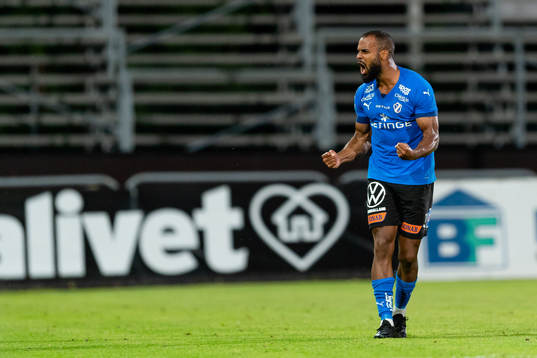 Halmstads Phil Ofosu-Ayeh jublar