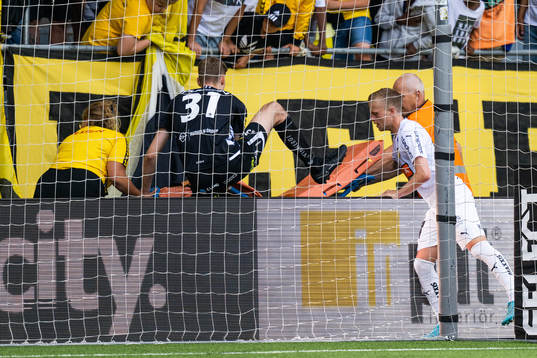 Elfsborgs målvakt Tim Rönning och Häckens Tomas Olai