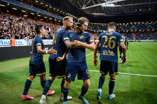 John Guidetti of AIK celebrate with teammates