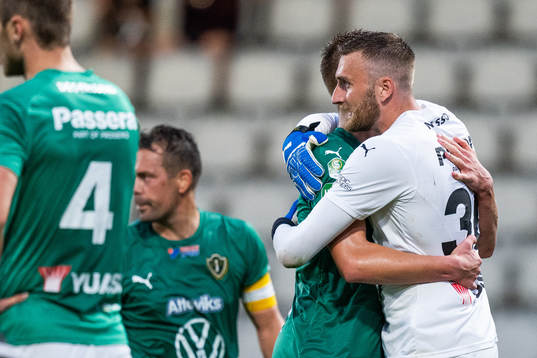 Jönköpings Södras Alexander Nilsson jublar med lagkamrat
