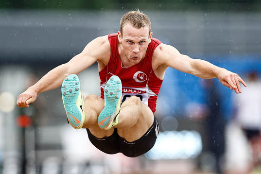 Tobias Jonsson IK Orient i längdhoppskvalet