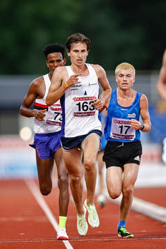 Vinnare i 10 000 m Simon Sundström IFK Lidingö