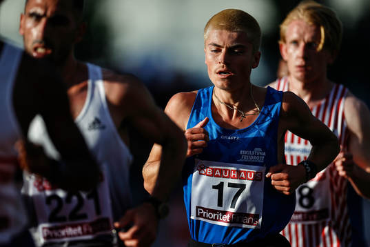 Trean i 10 000 m 	Emil Millán de la Eskilstuna FI