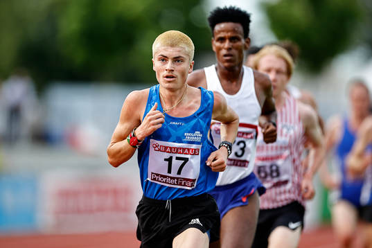 Trean i 10 000 m 	Emil Millán de la Eskilstuna FI