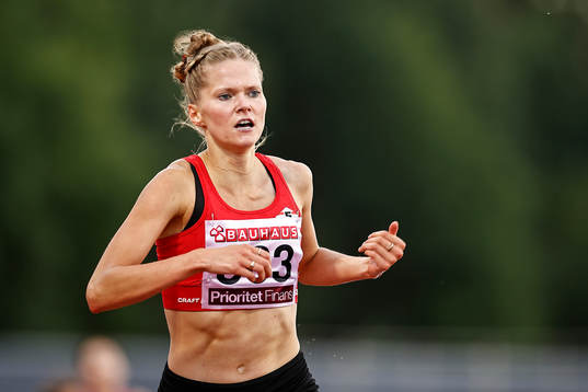 Vinnare i 3000 m hinder Linn Söderholm Sävedalens AIK