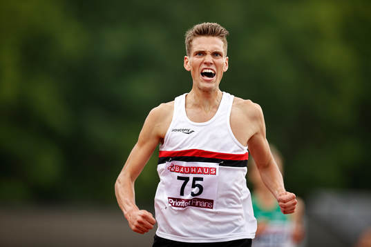 Vinnare i 3000 m hinder Emil Blomberg  Hässelby SK