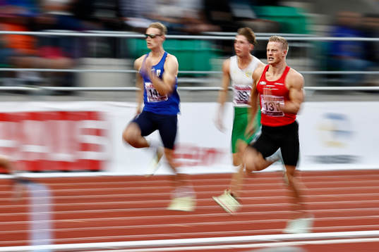 Vinnaren i 100 m Henrik Larsson IF Göta Karlstad