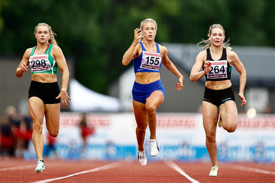 Wilma Svenson Oskarshamns SK, vinnaren Julia Henriksson IFK