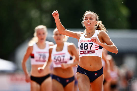 Wilma Nielsen Örgryte IS trea i 1500 m