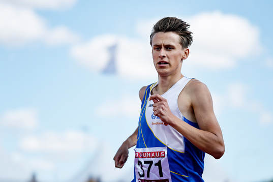 August Mollén Tjalve FIF med kramp i 1500 m