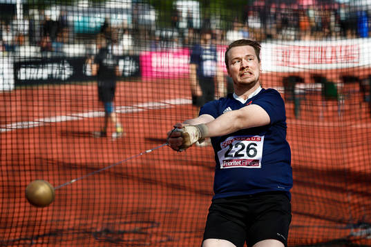 Jonas Hansson-Bergén KFUM Örebro i slägga