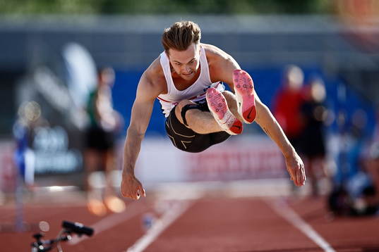 Jonatan Hirsh Örgryte IS i längdhopp