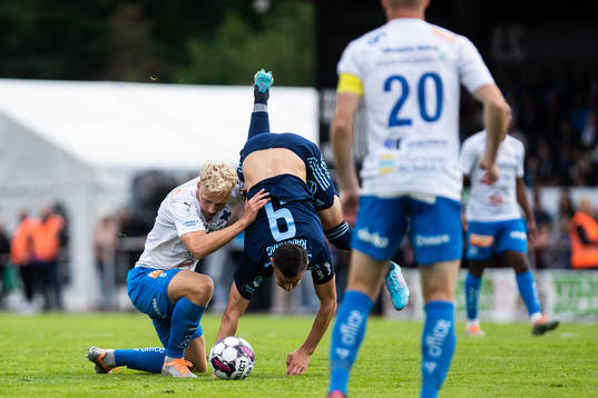 Värnamos Victor Larsson och Djurgårdens Haris Radetinac