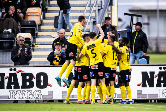 Mjällbys spelare jublar