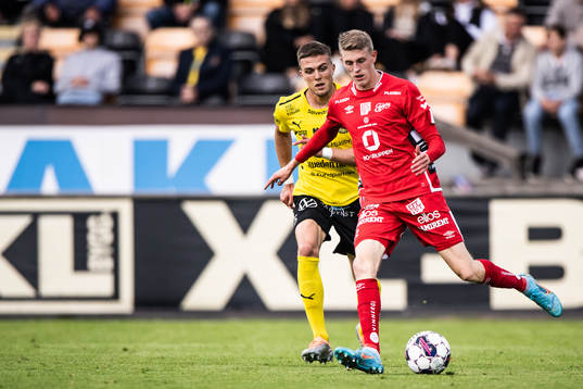 Elfsborgs Alexander Bernhardsson och Mjällbys Ivan Kričak
