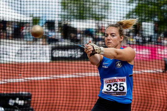 Rebecka Hallerth Spårvägens FK trea i slägga