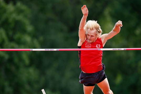 Marcus Nilsson Högby IF trea i stavhopp