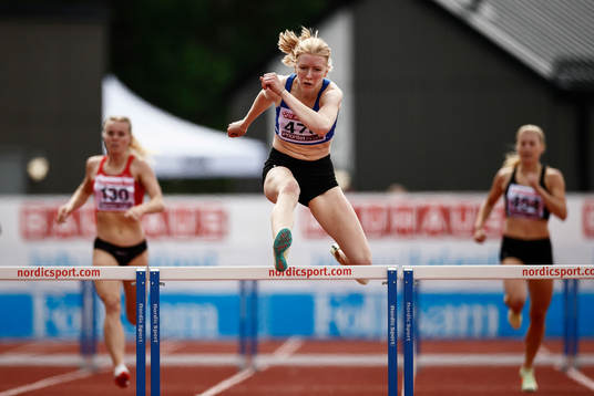 Moa Granat Vallentuna FK vinnare i 400 m häck