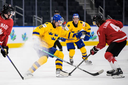 William Wallinder of Sweden and Carson Lambos of Canada