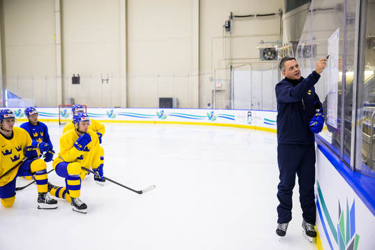 Head coach Tomas Montén of Sweden at a practice session