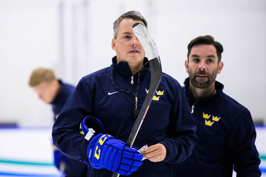 Head coach Tomas Montén of Sweden at a practice session