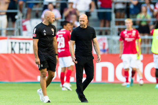 Kalmars tränare Henrik Rydström (h) och assisterande