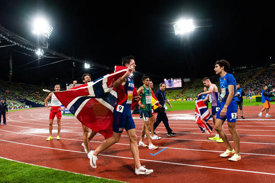 Jakob Ingebrigtsen of Norway celebrates