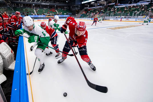 Rögles Tony Sund  och Helsinfors Teemu Tallberg