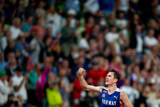 Jakob Ingebrigtsen of Norway celebrates winning men’s