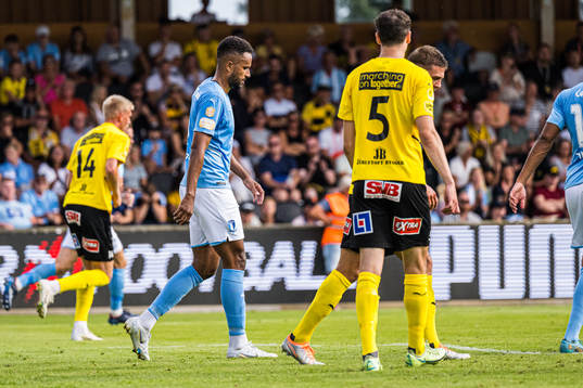 Malmö FFs Isaac Kiese Thelin deppar