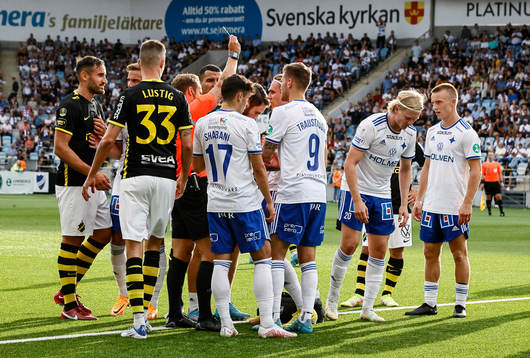 s Vincent Thill för rött kort