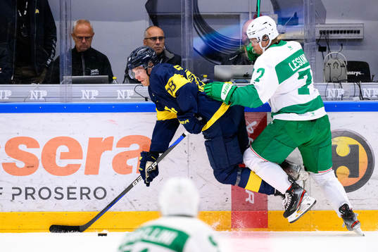 HV71s Joonas Nättinen och Rögles Erlend Lesund