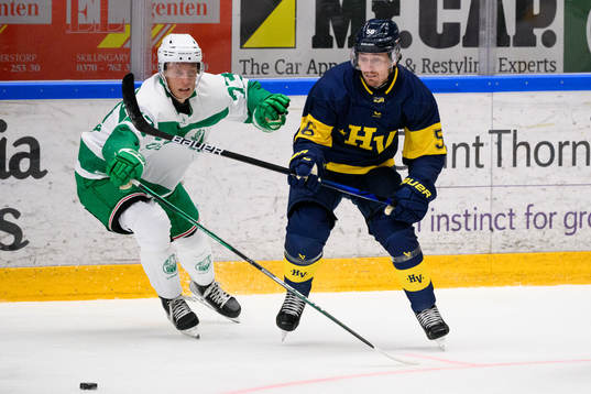 Rögles Oliver Tärnström och HV71s Fredrik Forsberg