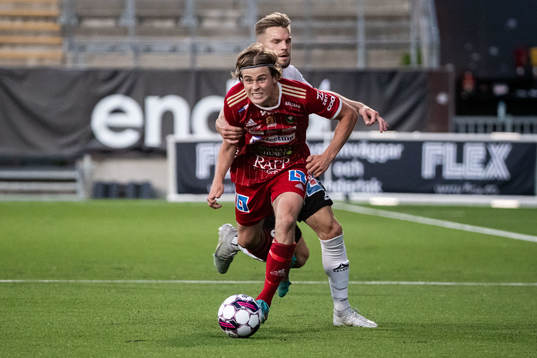 Skövde AIKs Linus Mattsson och Örebros Erik Björndahl