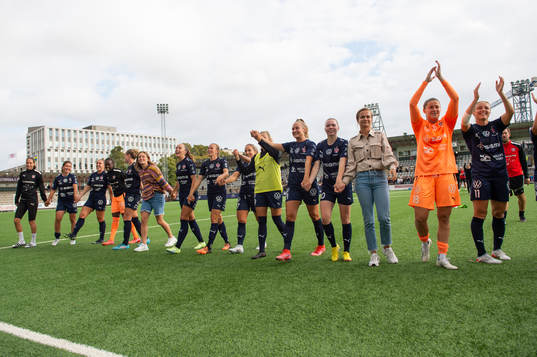 Rosengårds spelare jublar