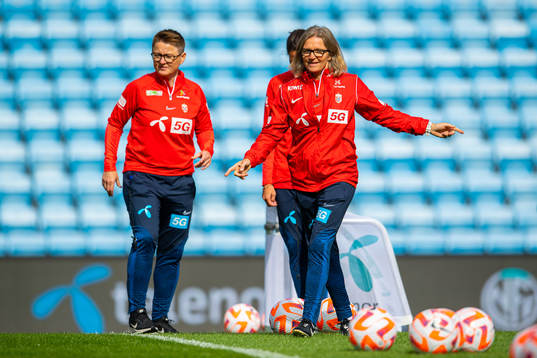 Monica Knudsen, assistant coach, and Hege Riise, head coach