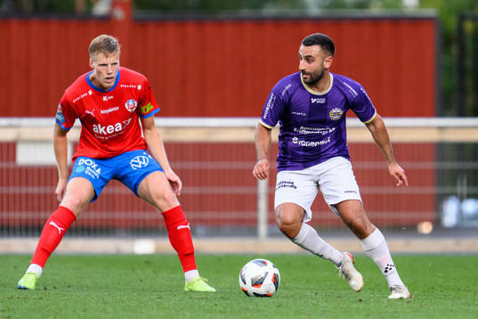 Helsingborgs Emil Hellman och IK Tords Chadi Aoun