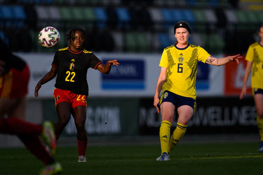 Welma Fon of Belgium and Linn Vickius of Sweden