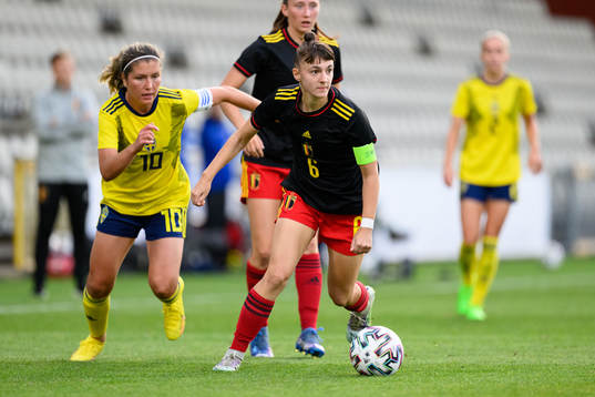Loreta Kullashi of Sweden and Zenia Mertens of Belgium
