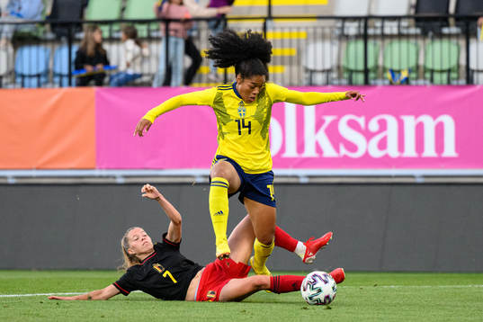 Lyndsey Van Belle of Belgium and Evelina Duljan of Sweden