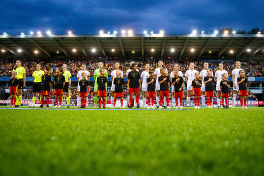 Players of Norway line up
