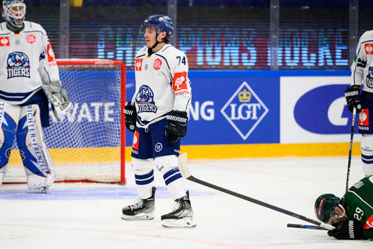 Travis St. Denis of Straubing Tigers