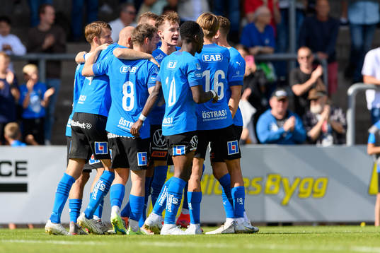 Halmstads spelare jublar