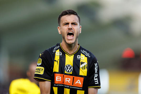 Häckens Alexander Jeremejeff jublar