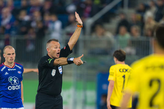 Svein Oddvar Moen, referee
