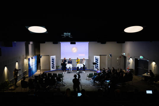Cmores expert Jennie Linnéll, programledare Christian