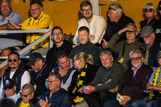 Mjällbys förre tränare Anders Torstensson på läktaren